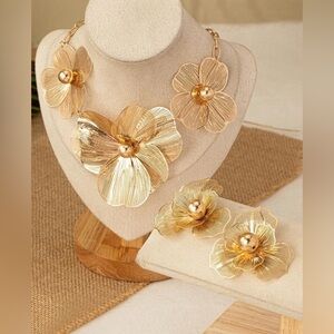 ✨Gold Floral Statement Necklace and Earrings Set